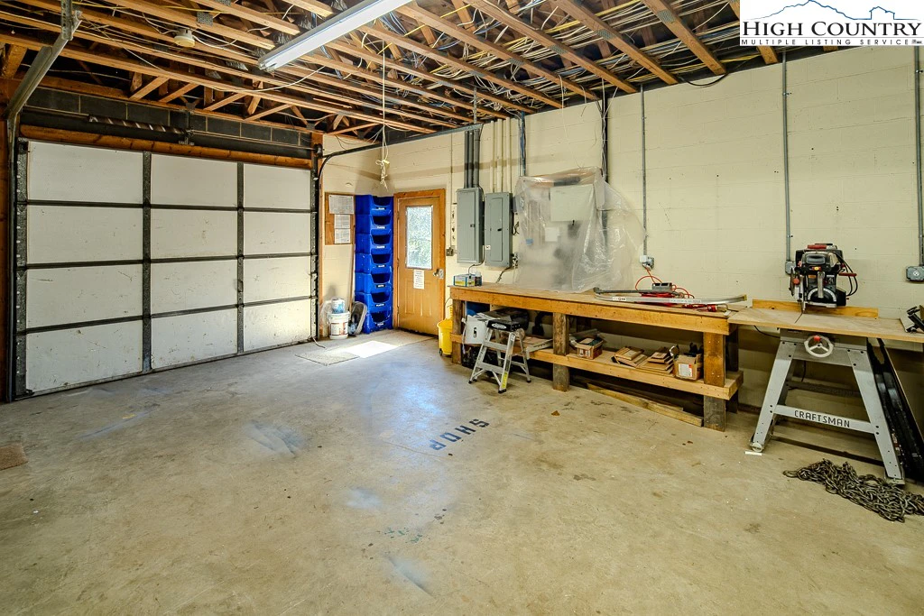 Image number 8 for the current listing