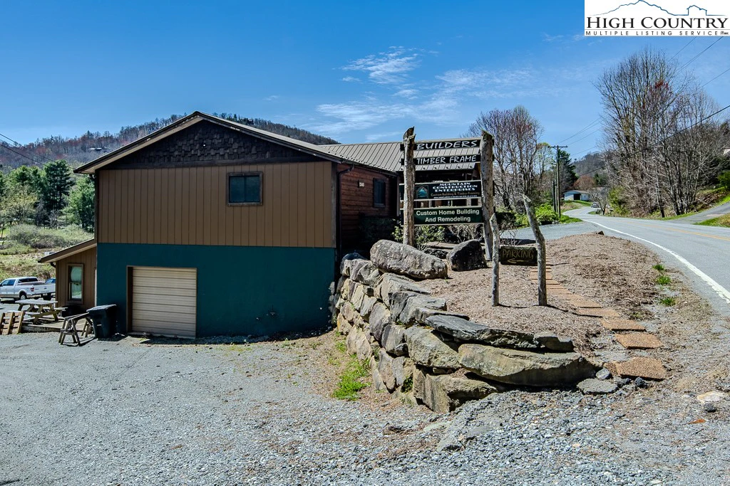 Image number 9 for the current listing