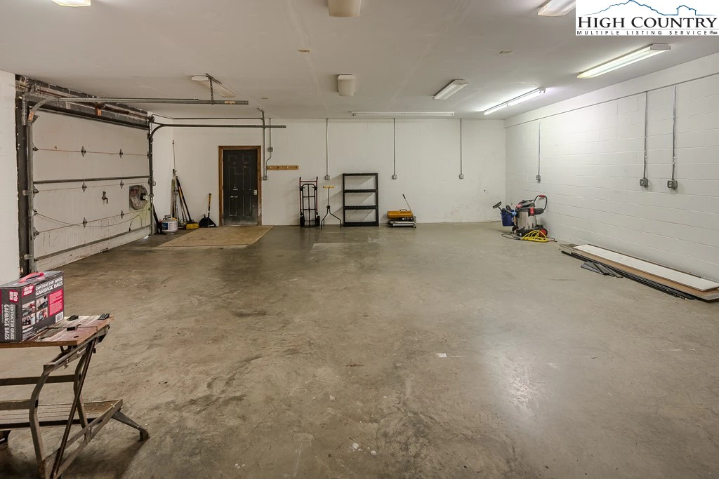Image number 14 for the current listing
