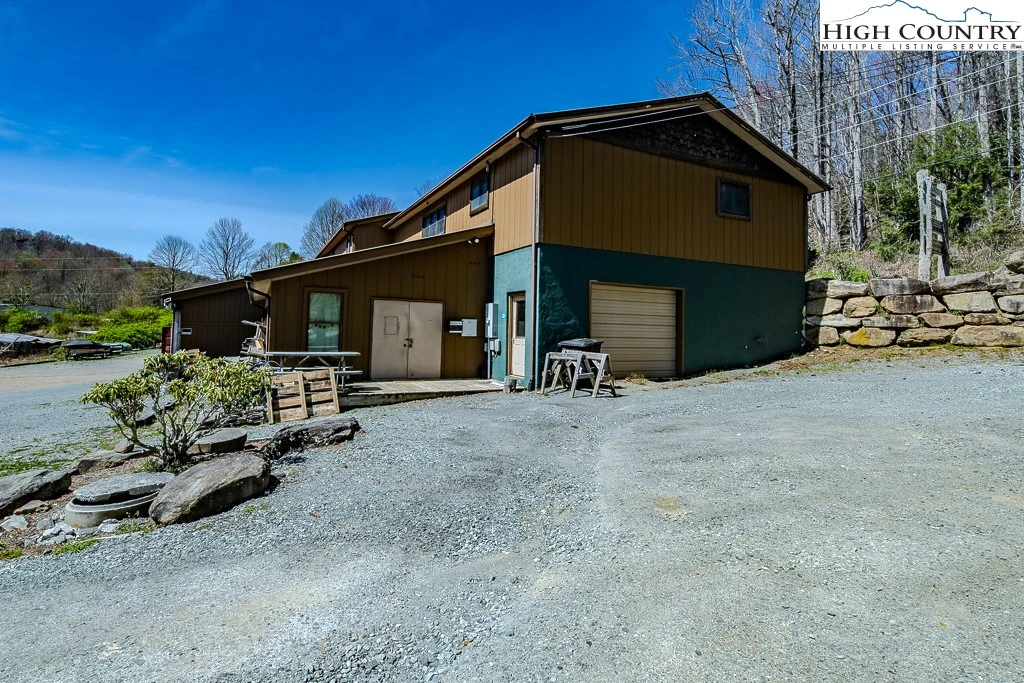 Image number 18 for the current listing