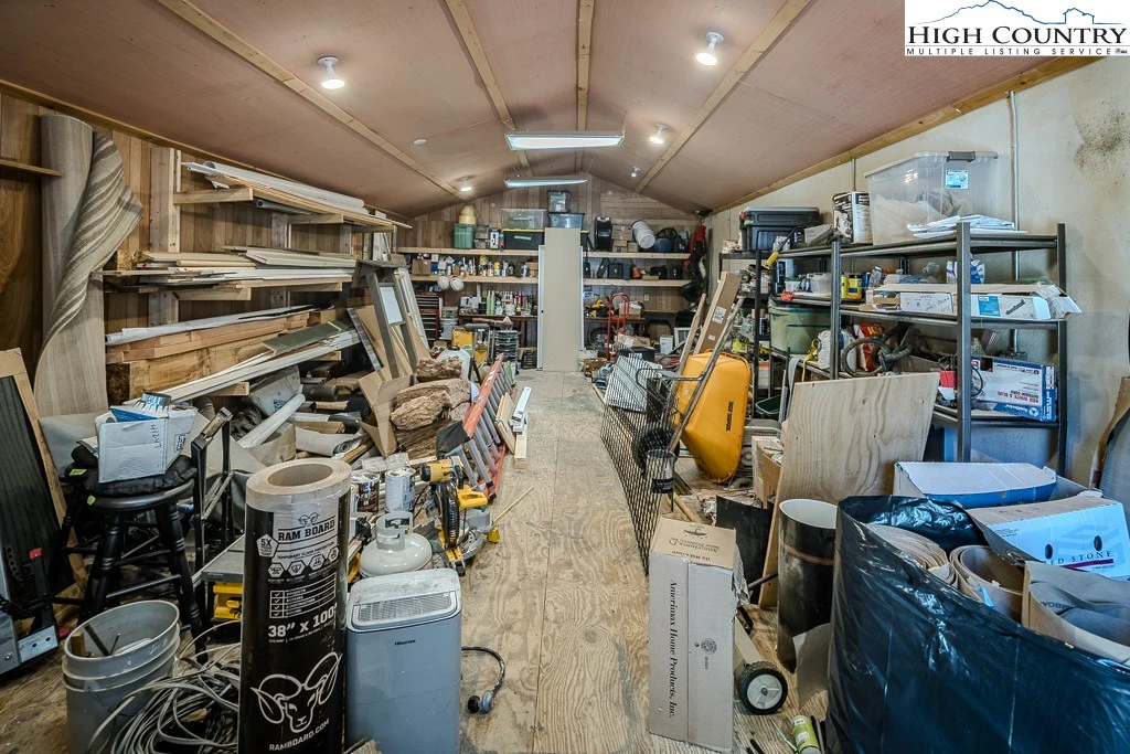 Image number 19 for the current listing