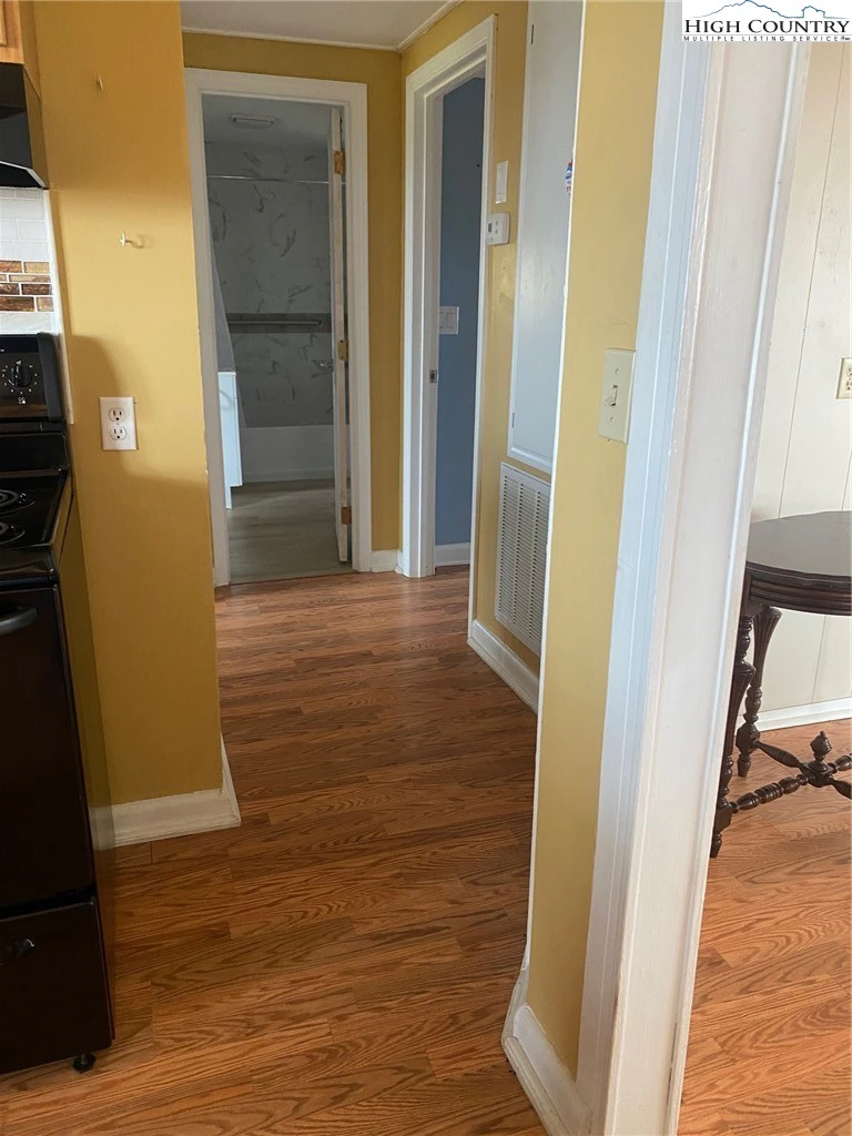 Image number 7 for the current listing
