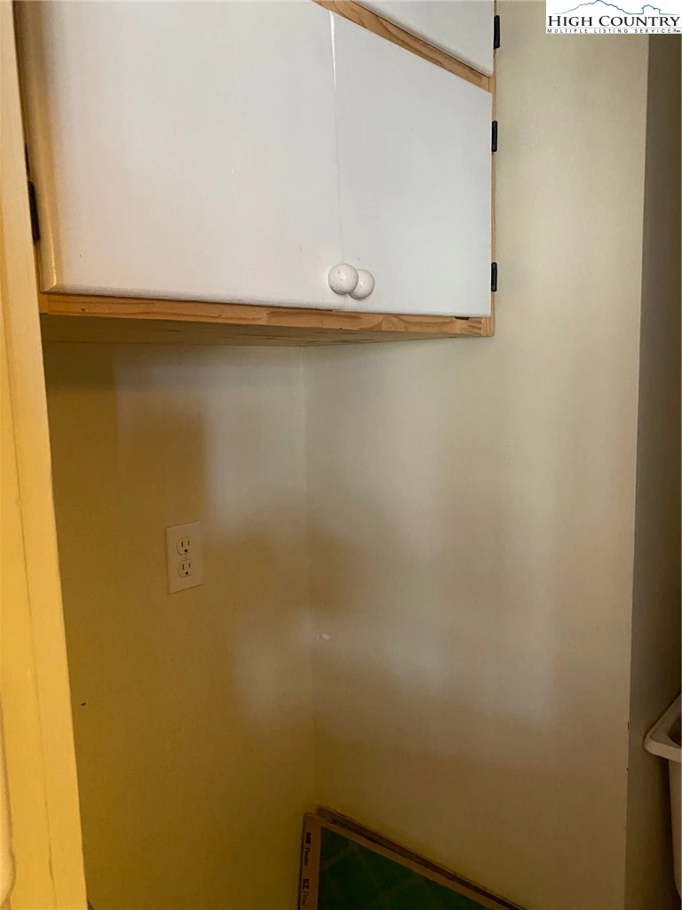 Image number 2 for the current listing