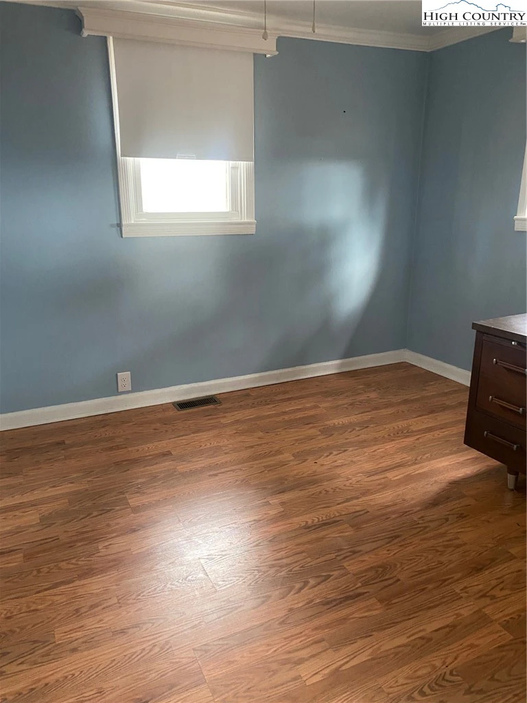 Image number 17 for the current listing