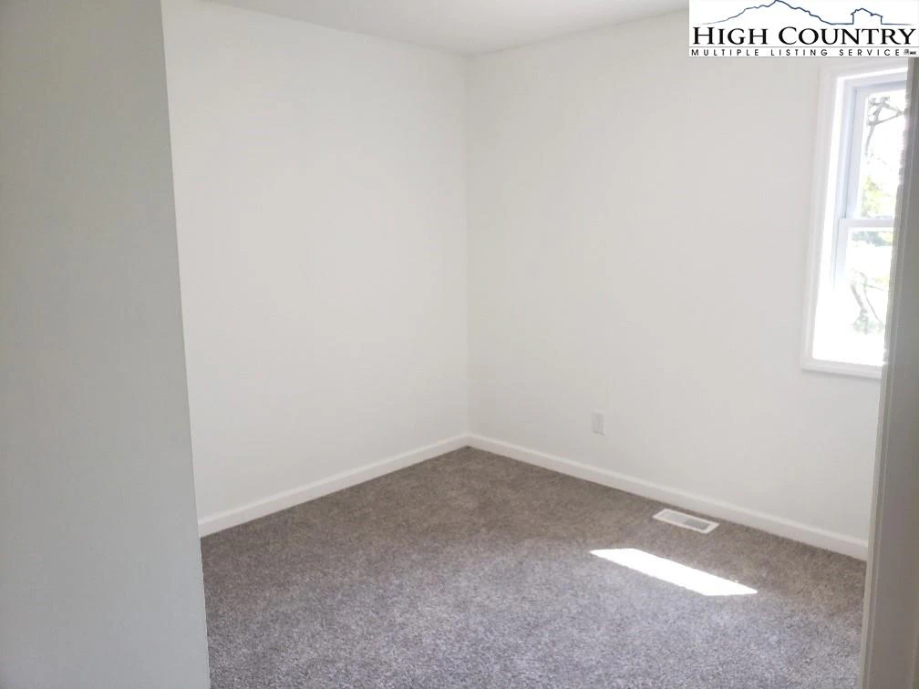 Image number 11 for the current listing