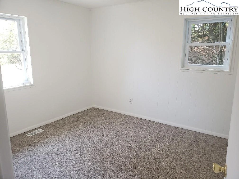 Image number 9 for the current listing