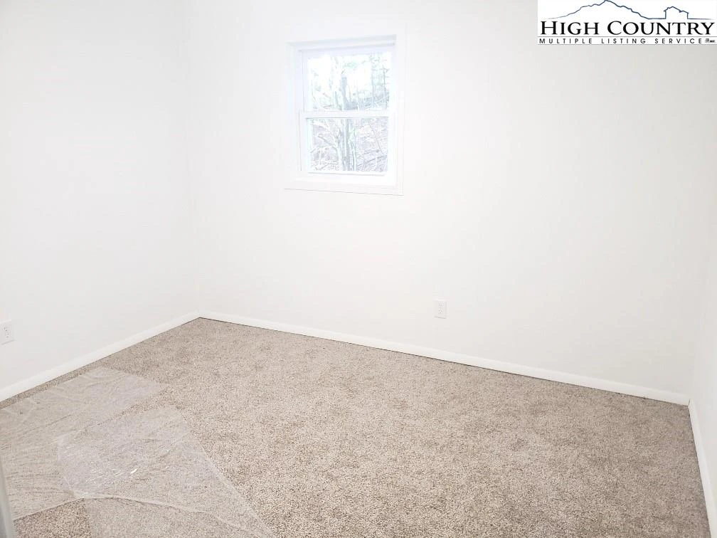 Image number 10 for the current listing