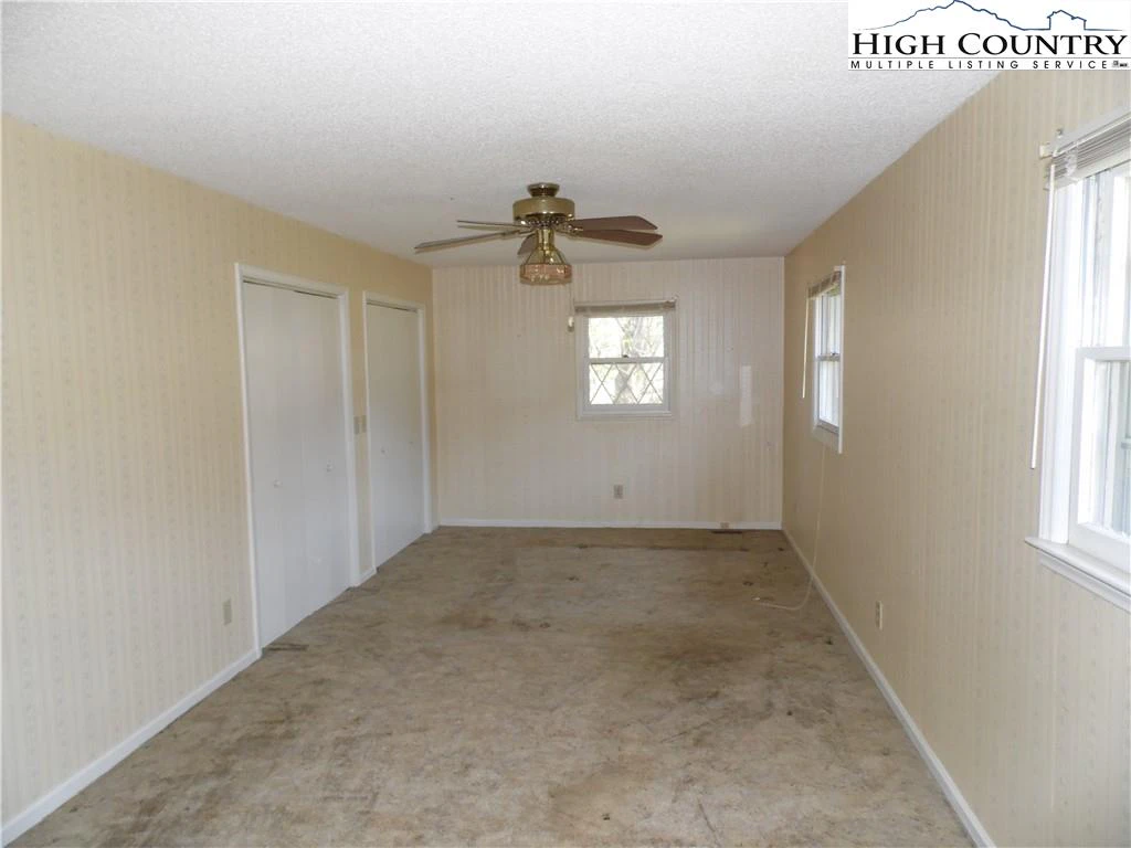 Image number 22 for the current listing