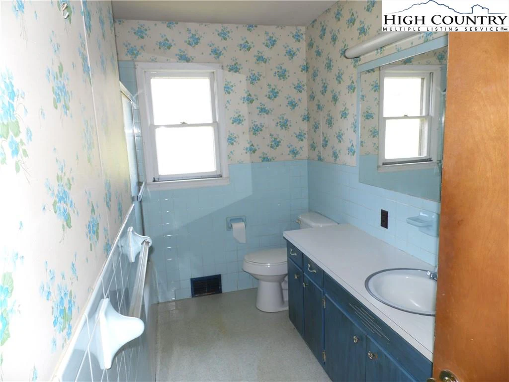 Image number 21 for the current listing