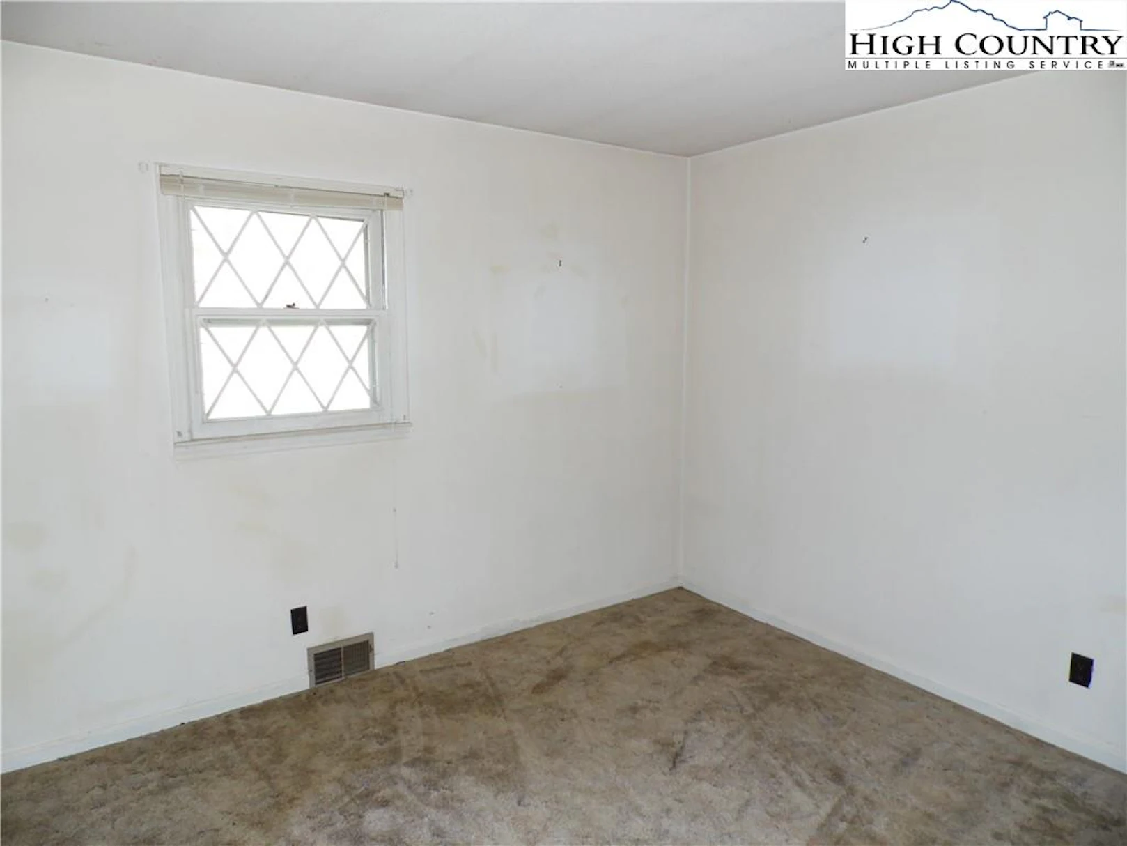 Image number 20 for the current listing