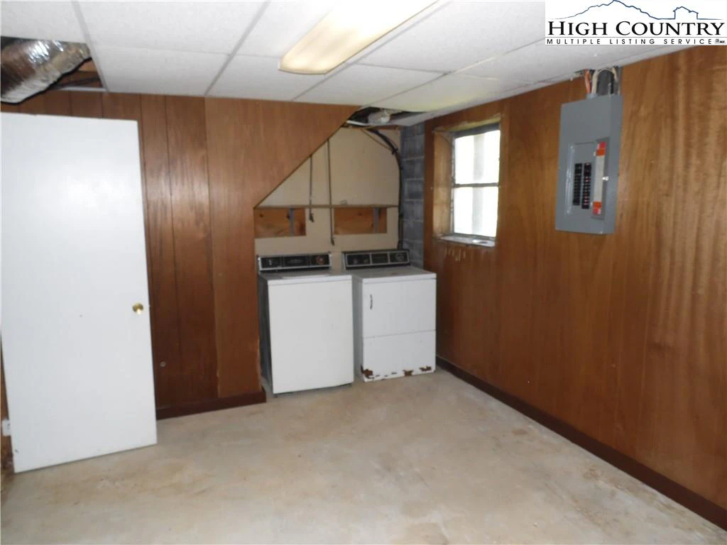 Image number 5 for the current listing