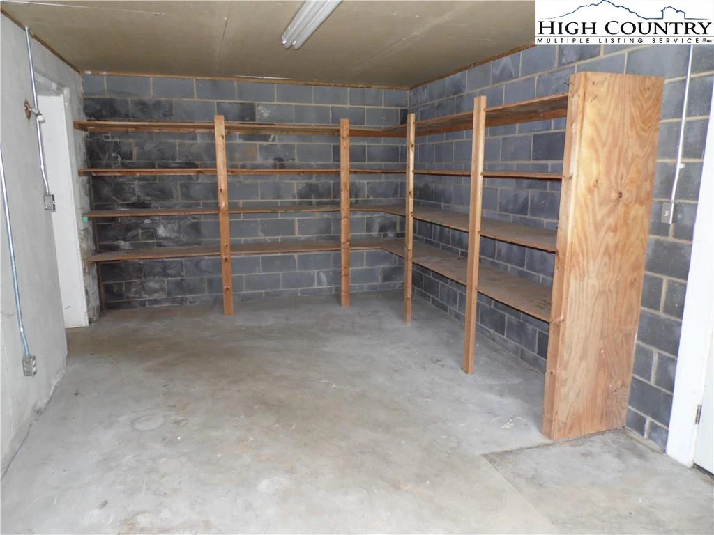 Image number 8 for the current listing