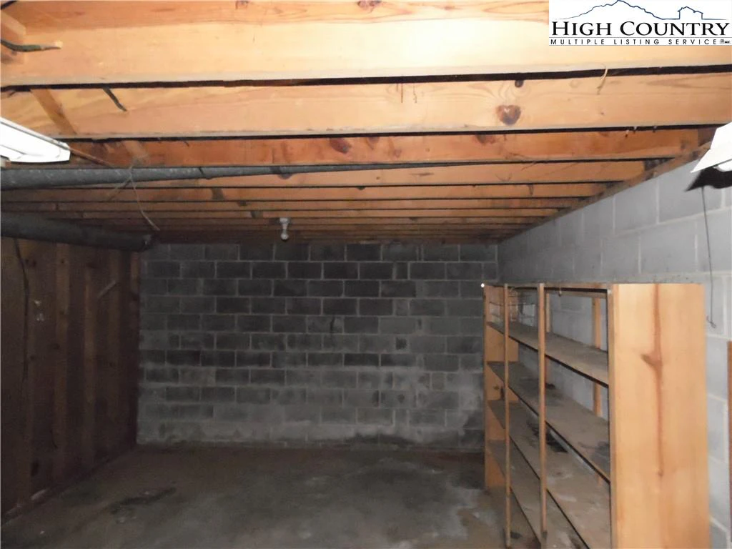 Image number 9 for the current listing