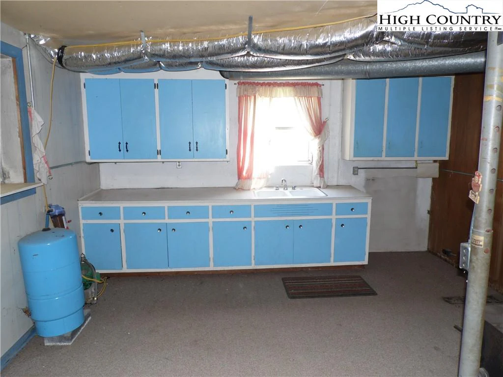 Image number 11 for the current listing