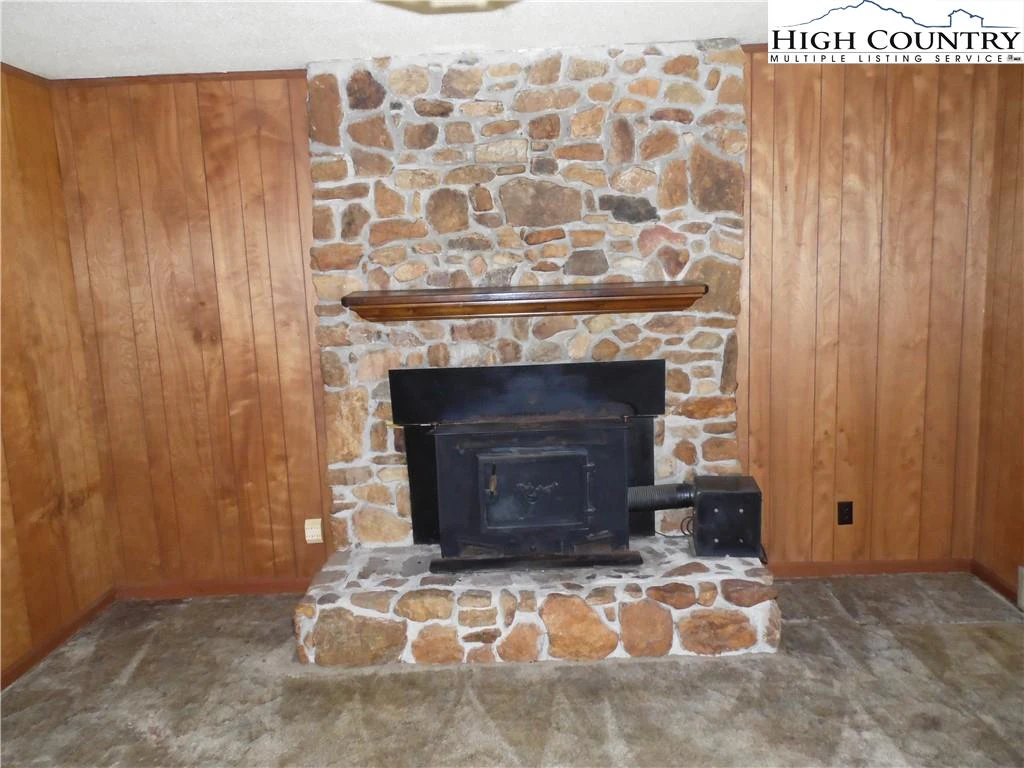 Image number 18 for the current listing