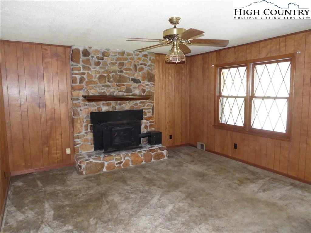 Image number 31 for the current listing