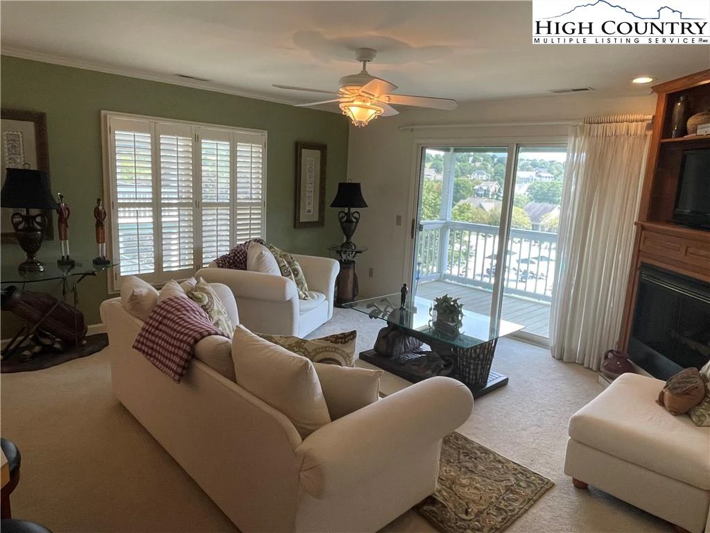 Image number 1 for the current listing
