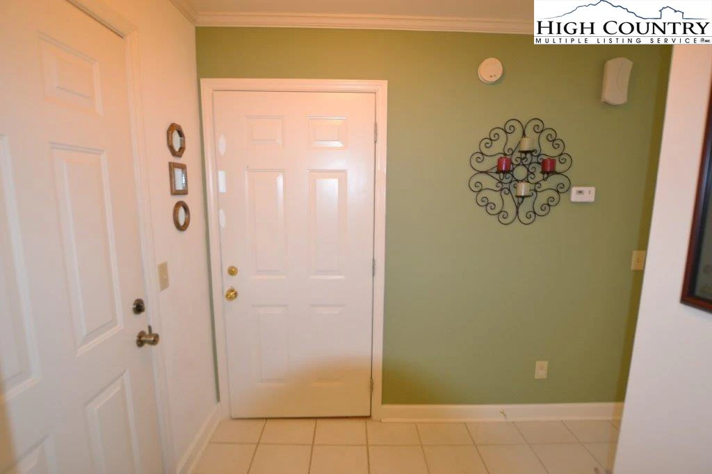 Image number 2 for the current listing