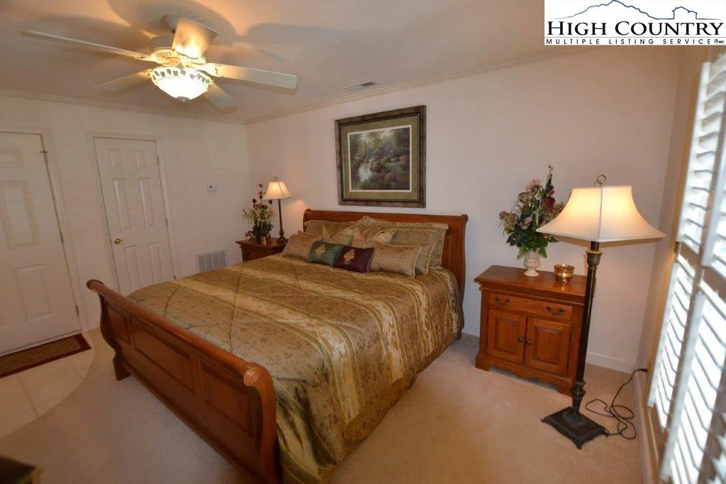 Image number 13 for the current listing