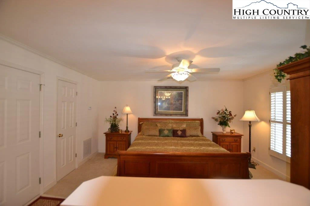 Image number 10 for the current listing