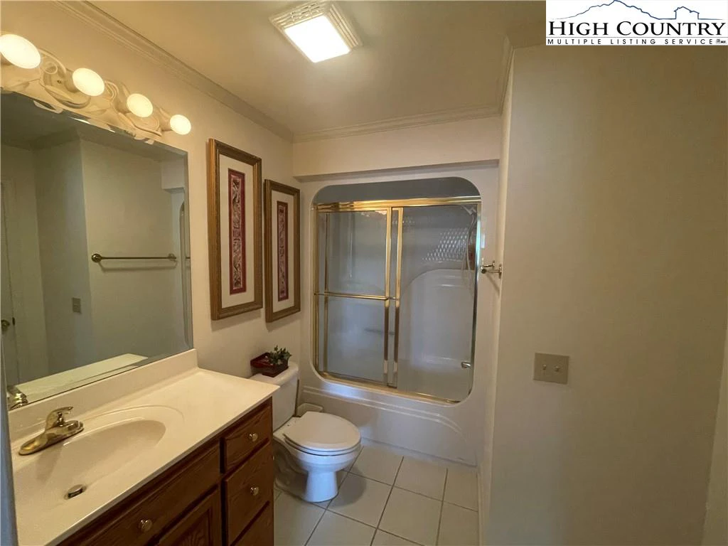 Image number 9 for the current listing