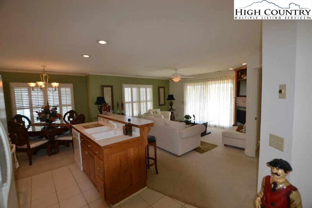 Image number 7 for the current listing