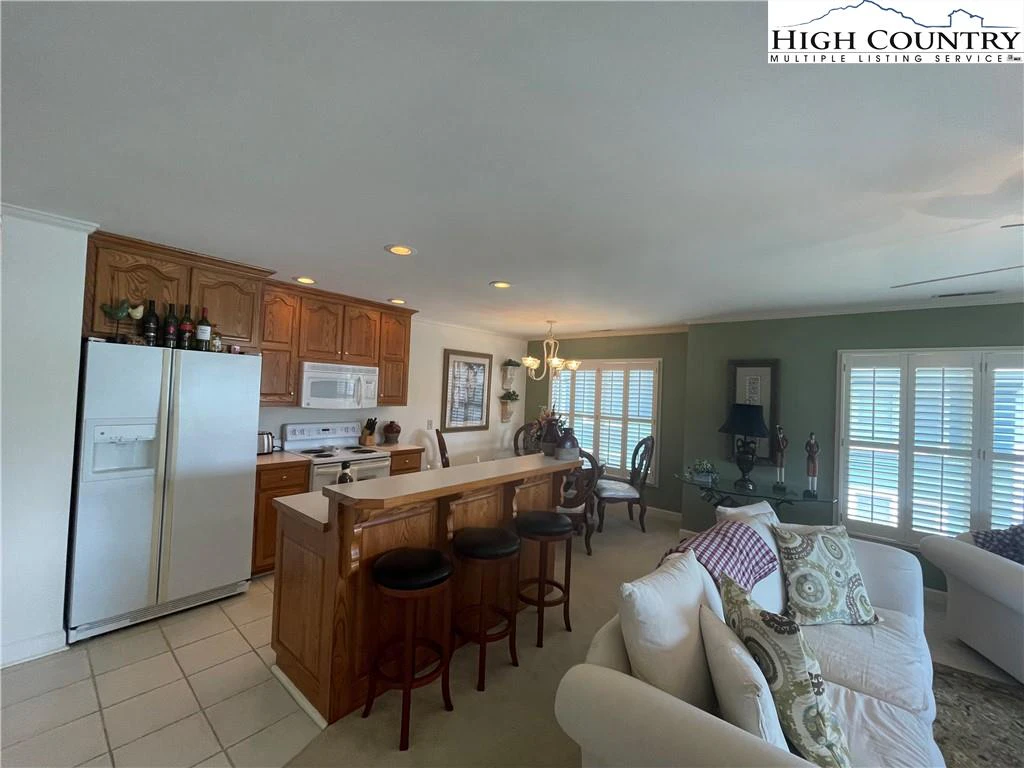 Image number 21 for the current listing