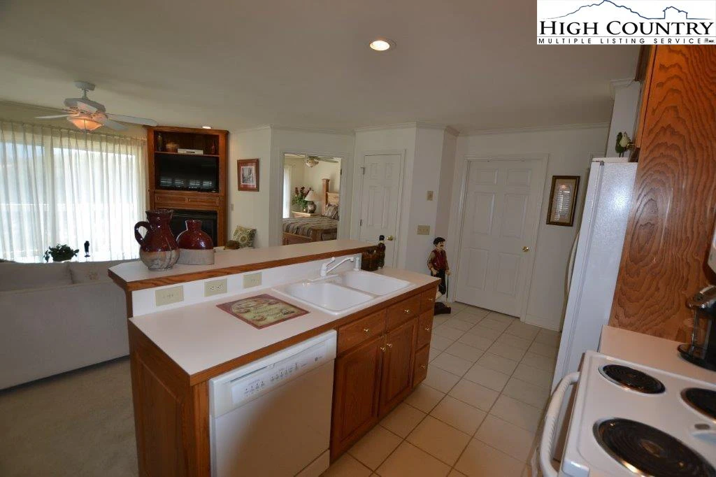 Image number 20 for the current listing