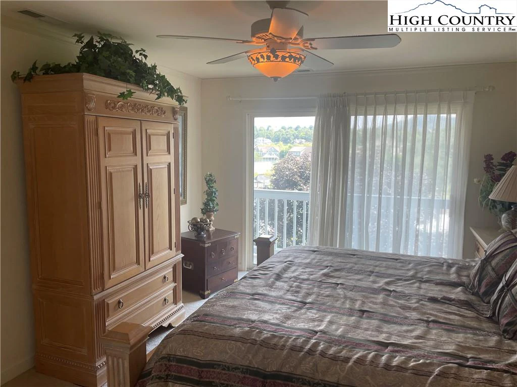 Image number 19 for the current listing