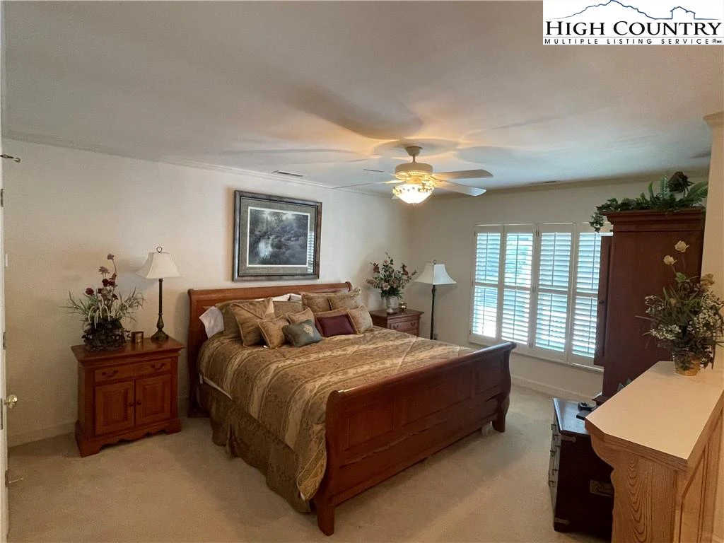Image number 18 for the current listing