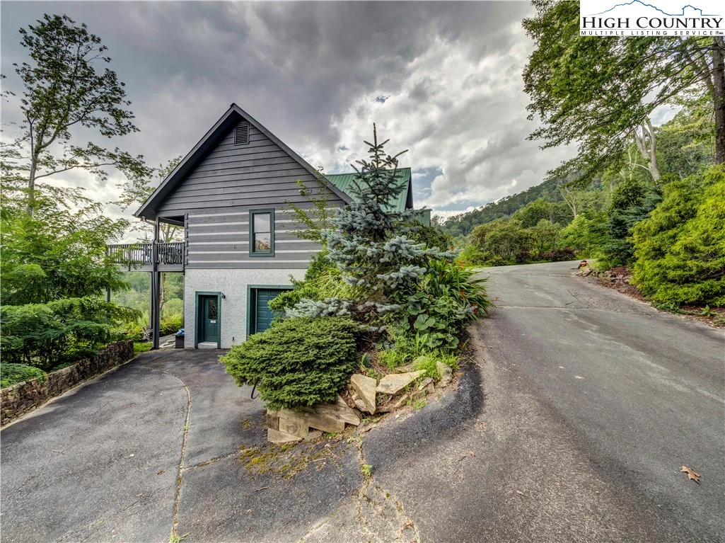 Image number 17 for the current listing