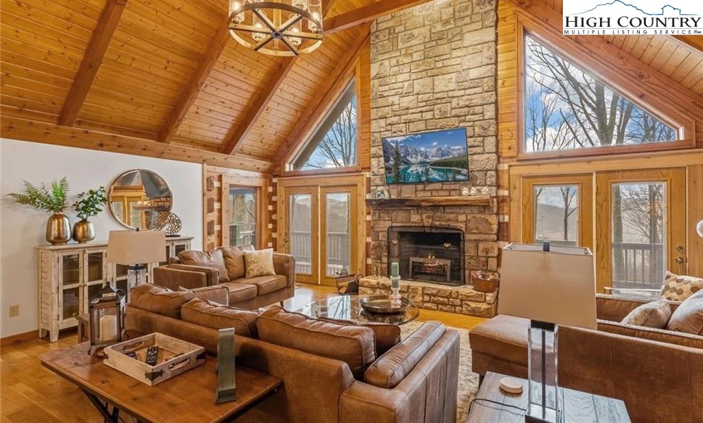 Image number 1 for the current listing