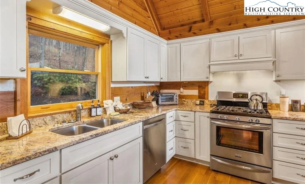 Image number 29 for the current listing