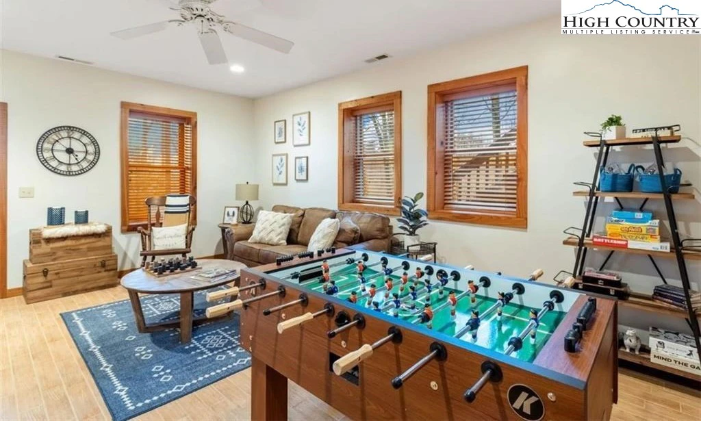 Image number 8 for the current listing