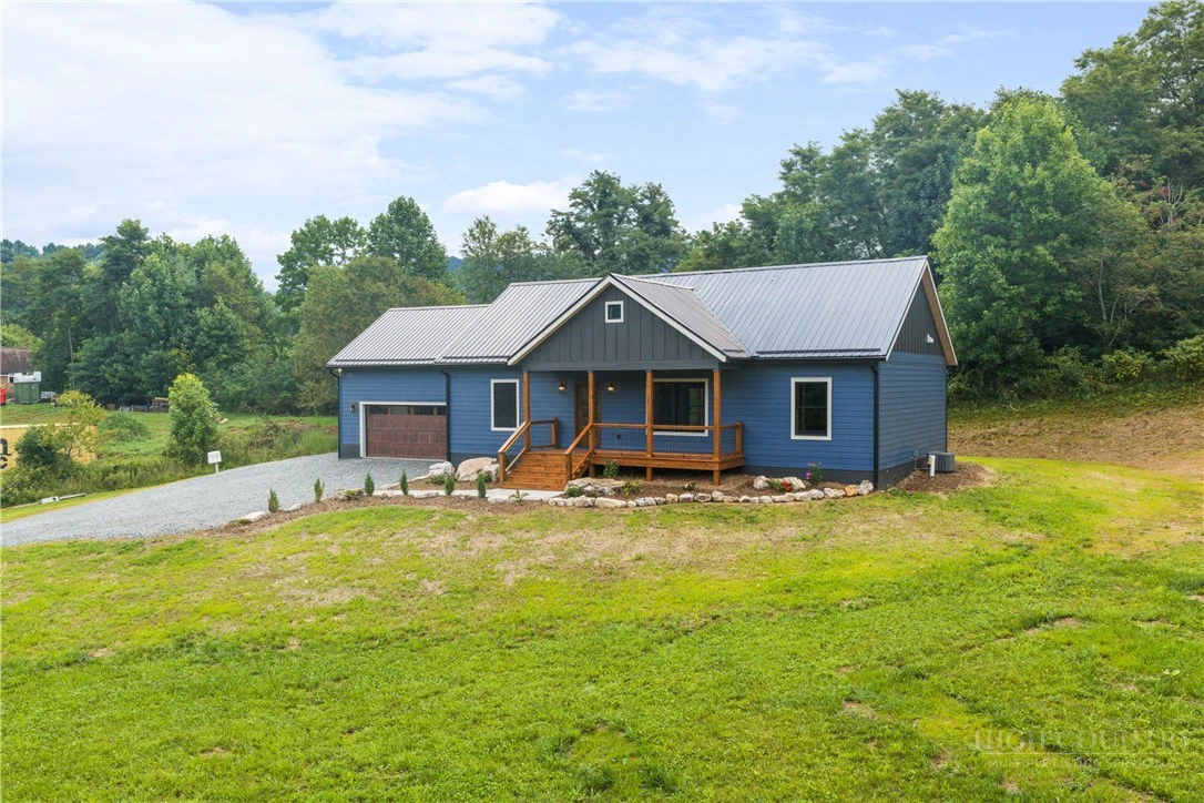 Image number 1 for the current listing