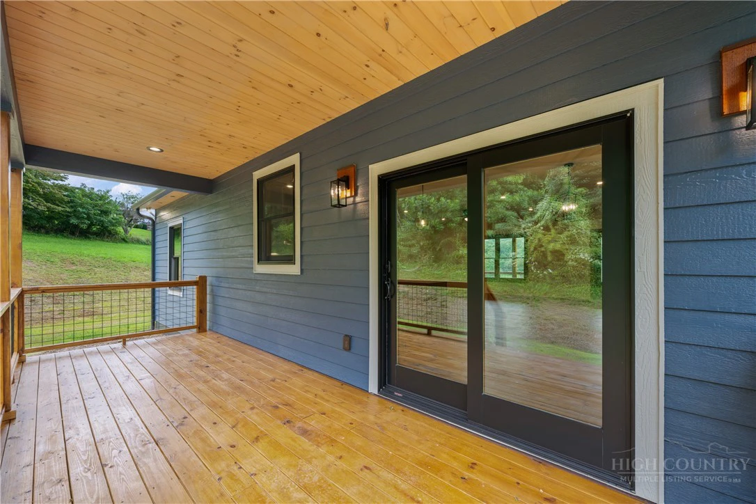 Image number 3 for the current listing