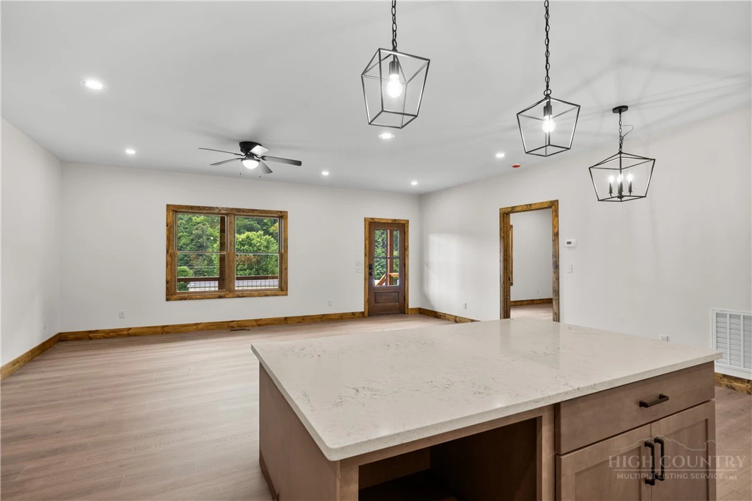 Image number 12 for the current listing