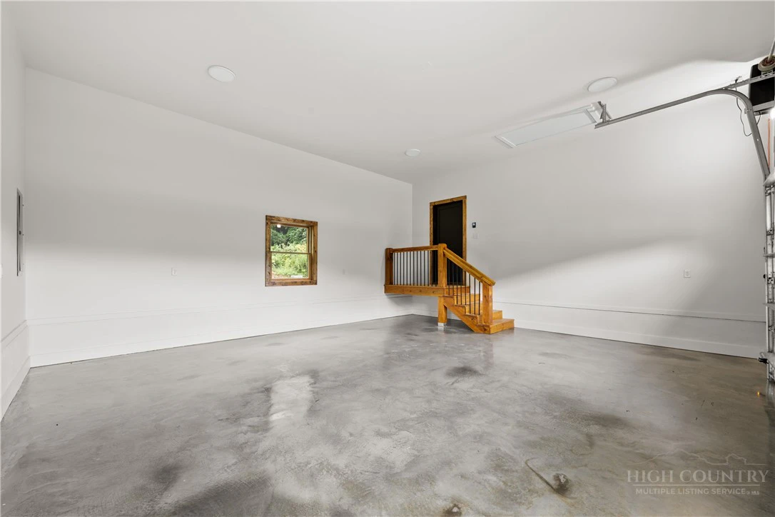 Image number 21 for the current listing
