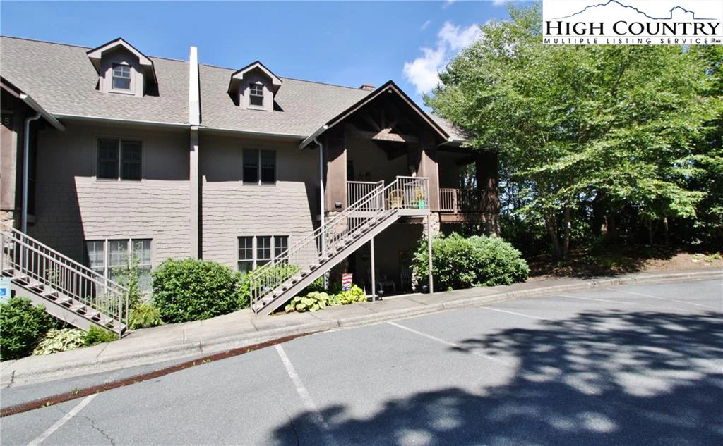 Image number 1 for the current listing