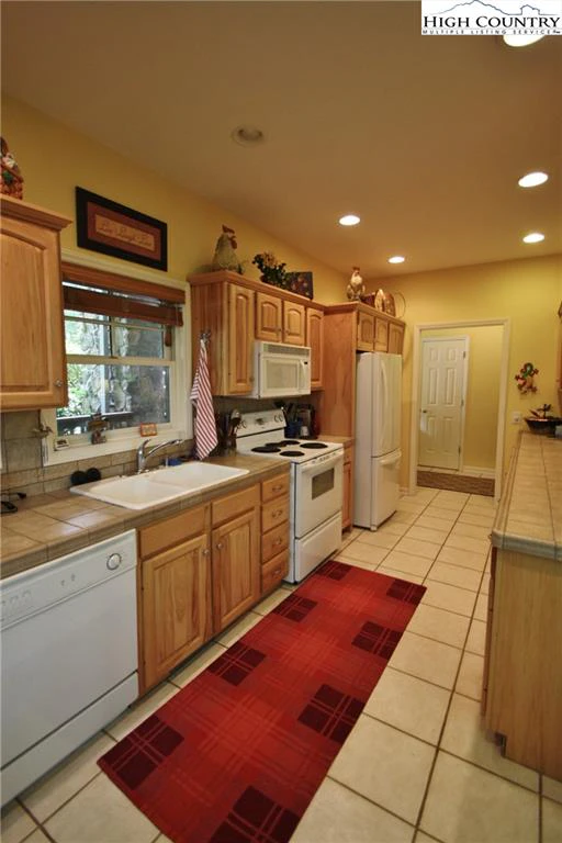 Image number 13 for the current listing