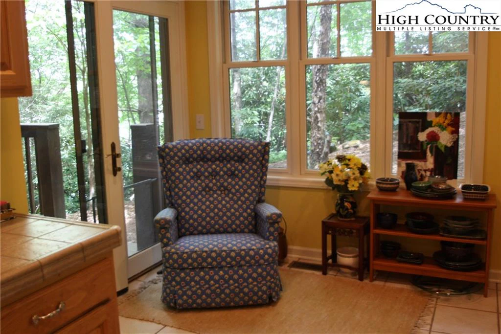 Image number 2 for the current listing