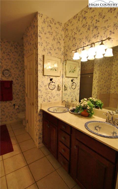 Image number 11 for the current listing