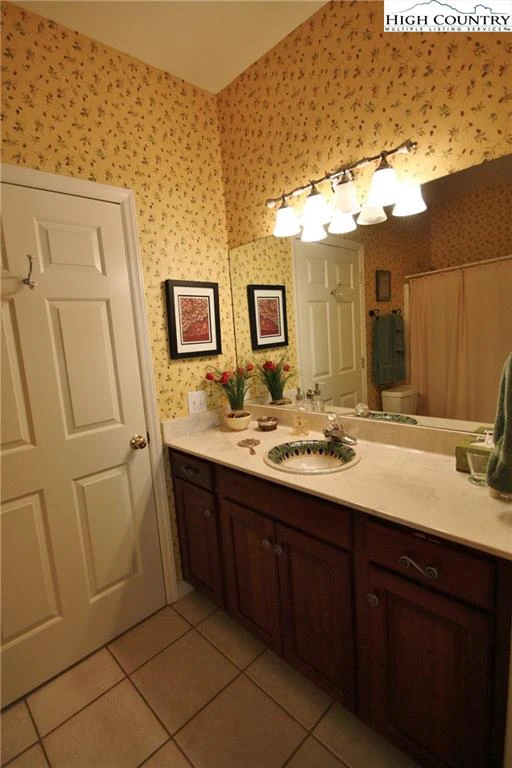 Image number 9 for the current listing