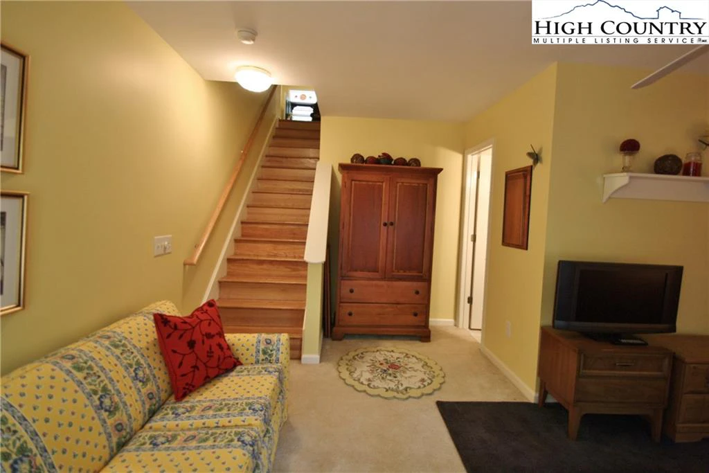 Image number 7 for the current listing