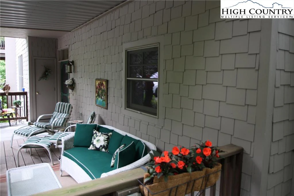 Image number 6 for the current listing