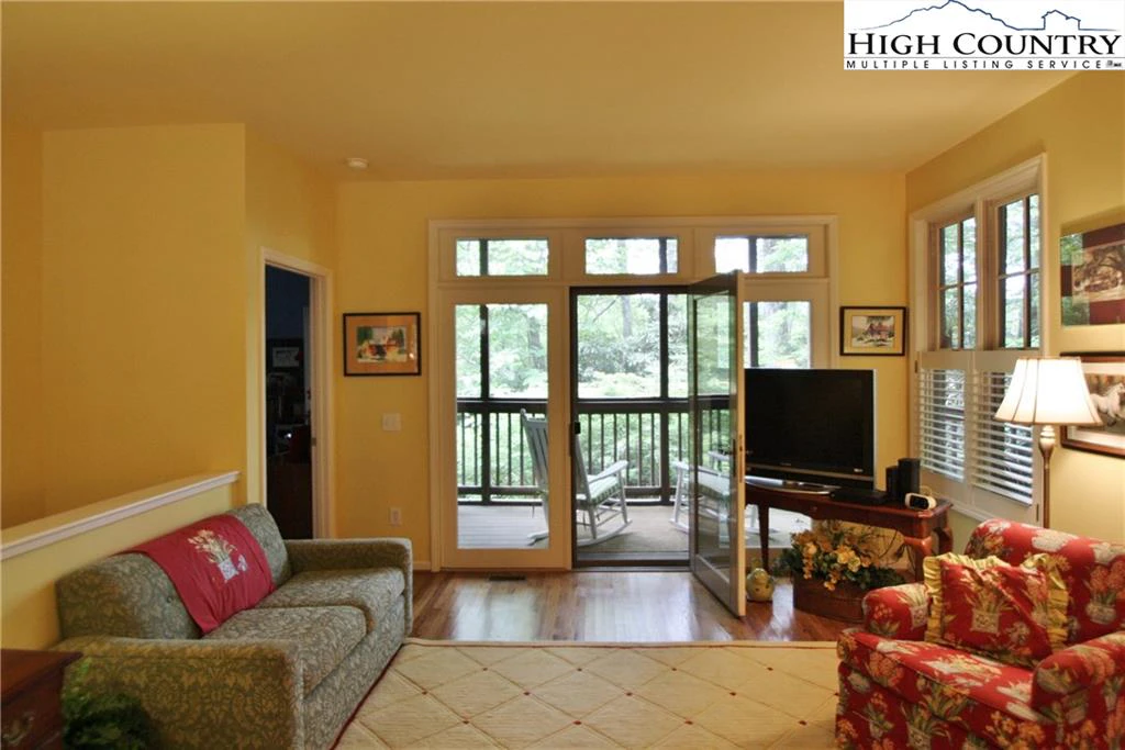 Image number 18 for the current listing