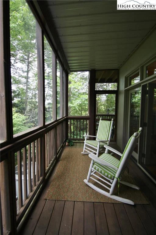 Image number 17 for the current listing
