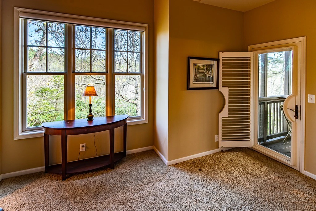Image number 4 for the current listing