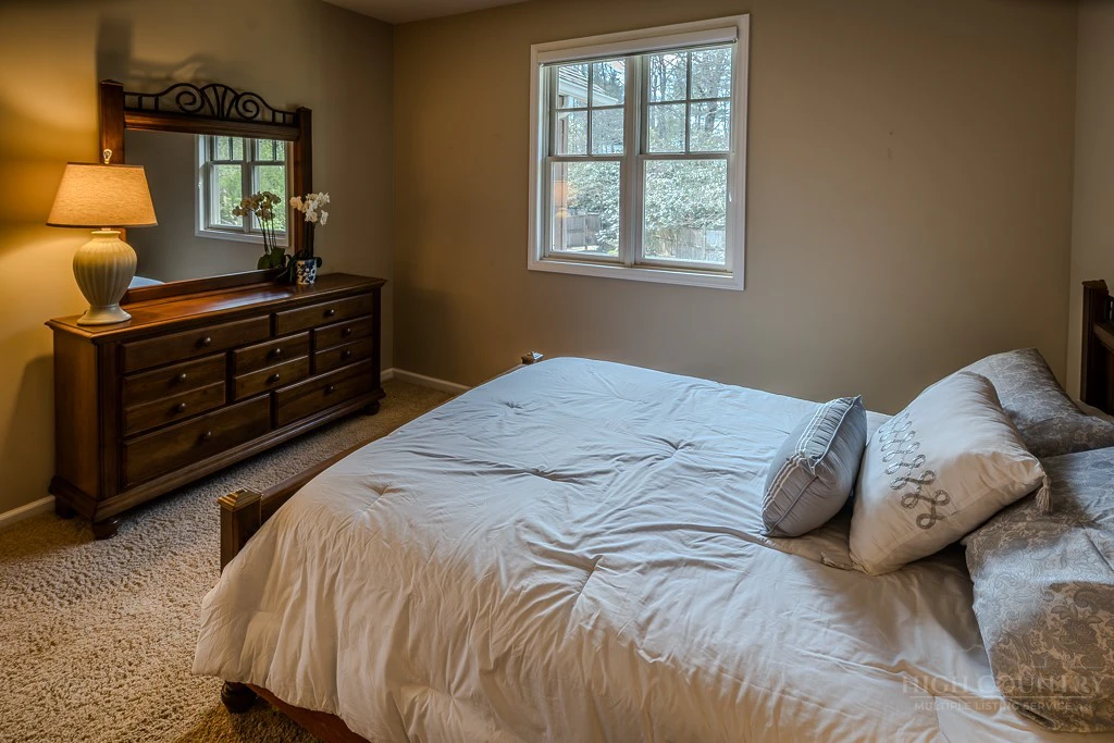 Image number 11 for the current listing