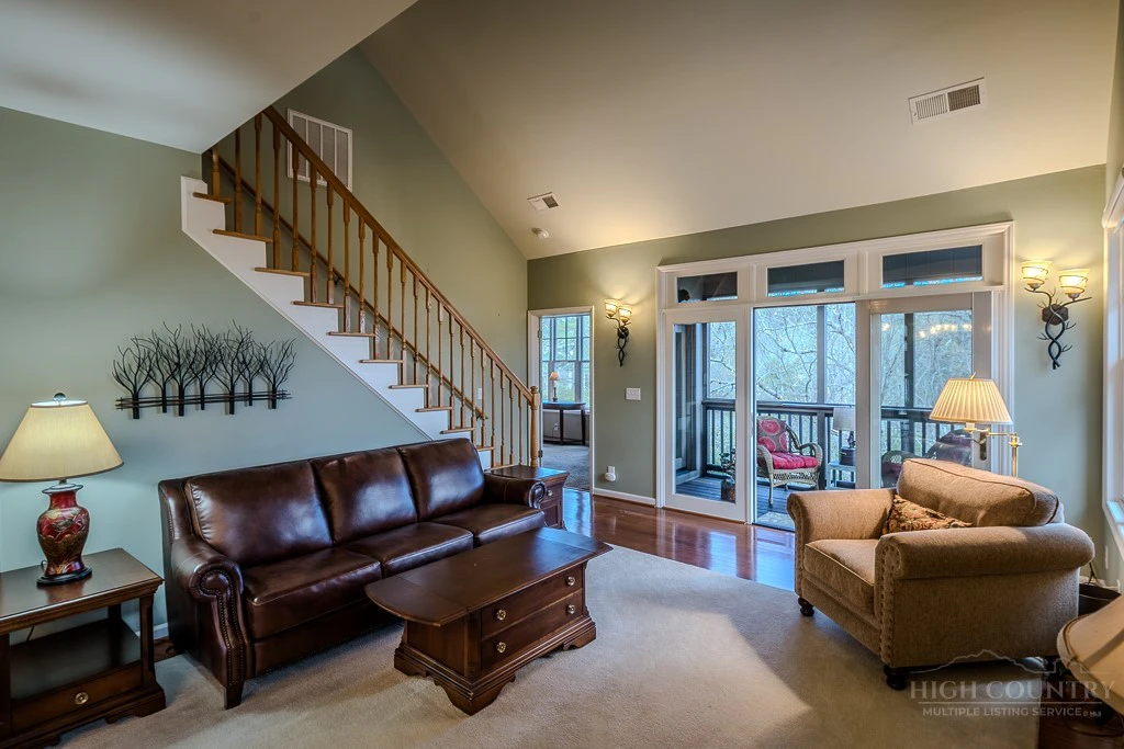 Image number 11 for the current listing
